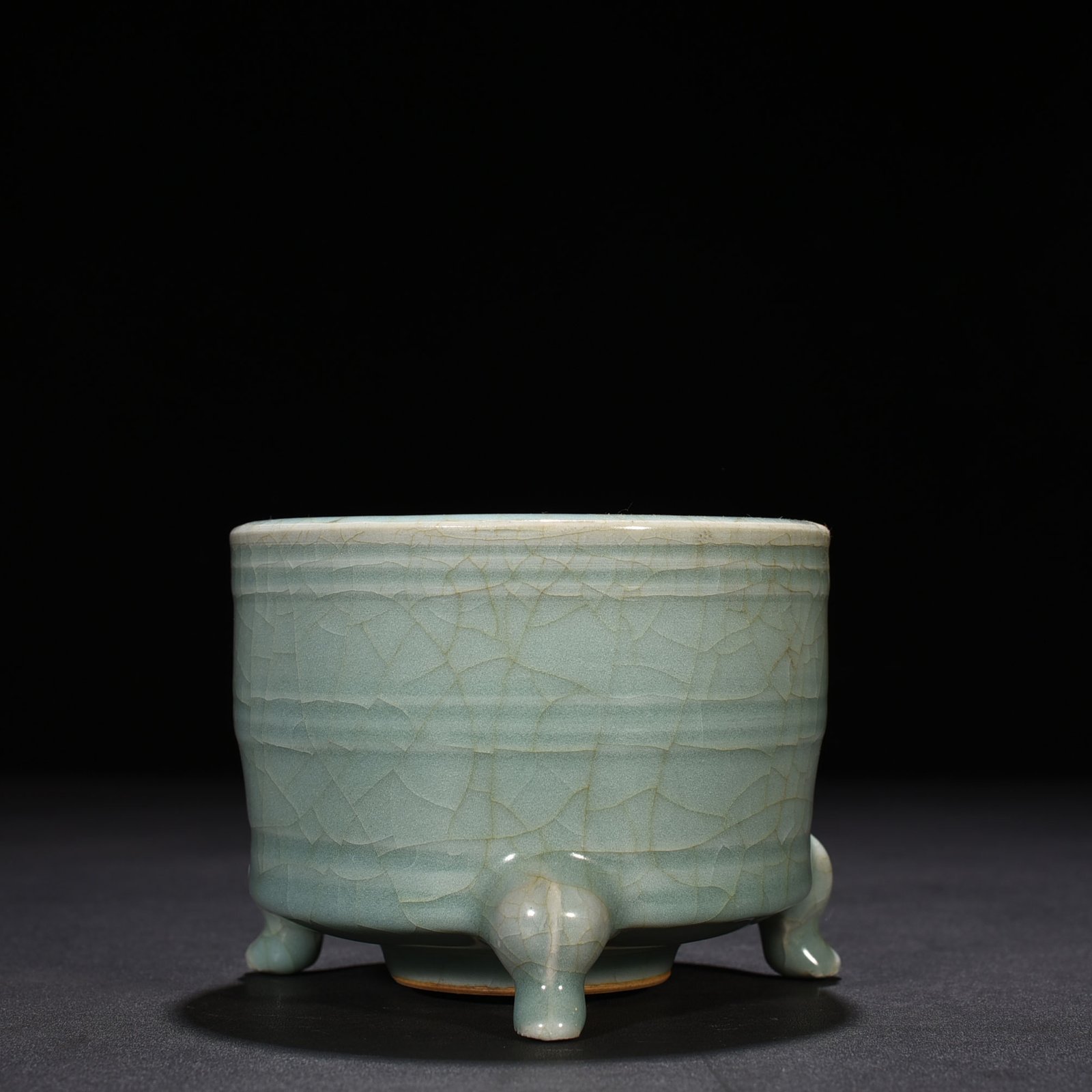 Song Dynasty Longquan kiln pink celadon glaze dazzling pattern burial furnace