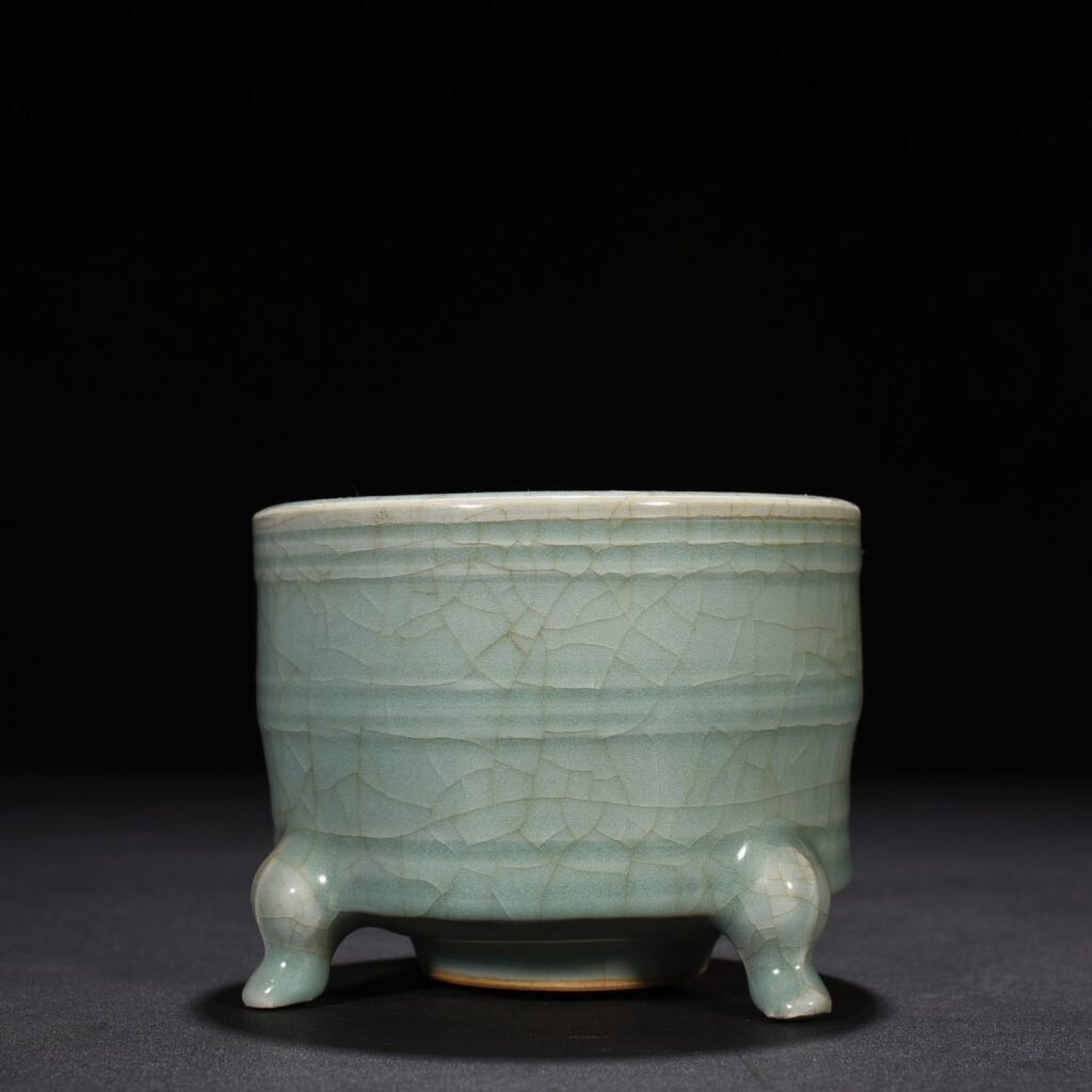 Song Dynasty Longquan kiln pink celadon glaze dazzling pattern burial furnace