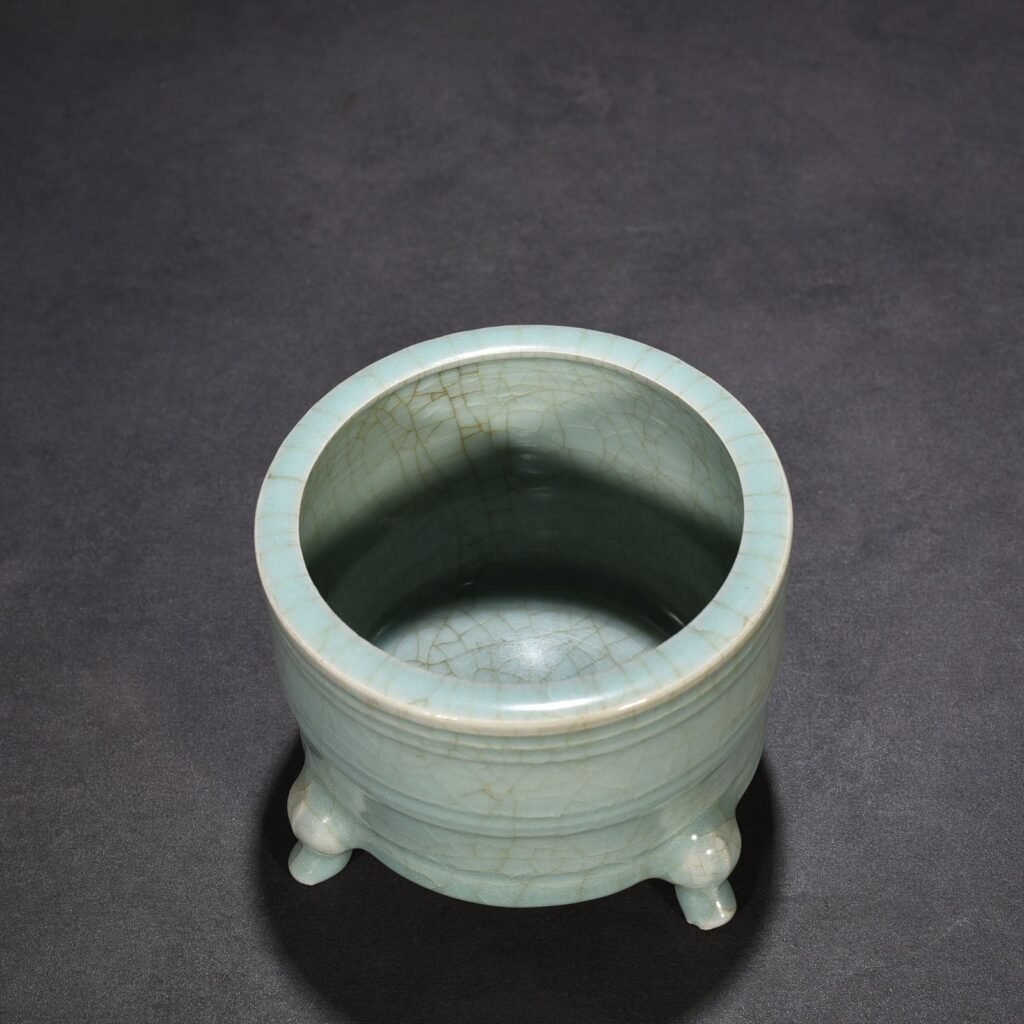 Song Dynasty Longquan kiln pink celadon glaze dazzling pattern burial furnace