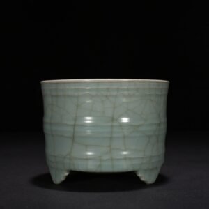 Song Dynasty Longquan kiln pink celadon glaze dazzling pattern