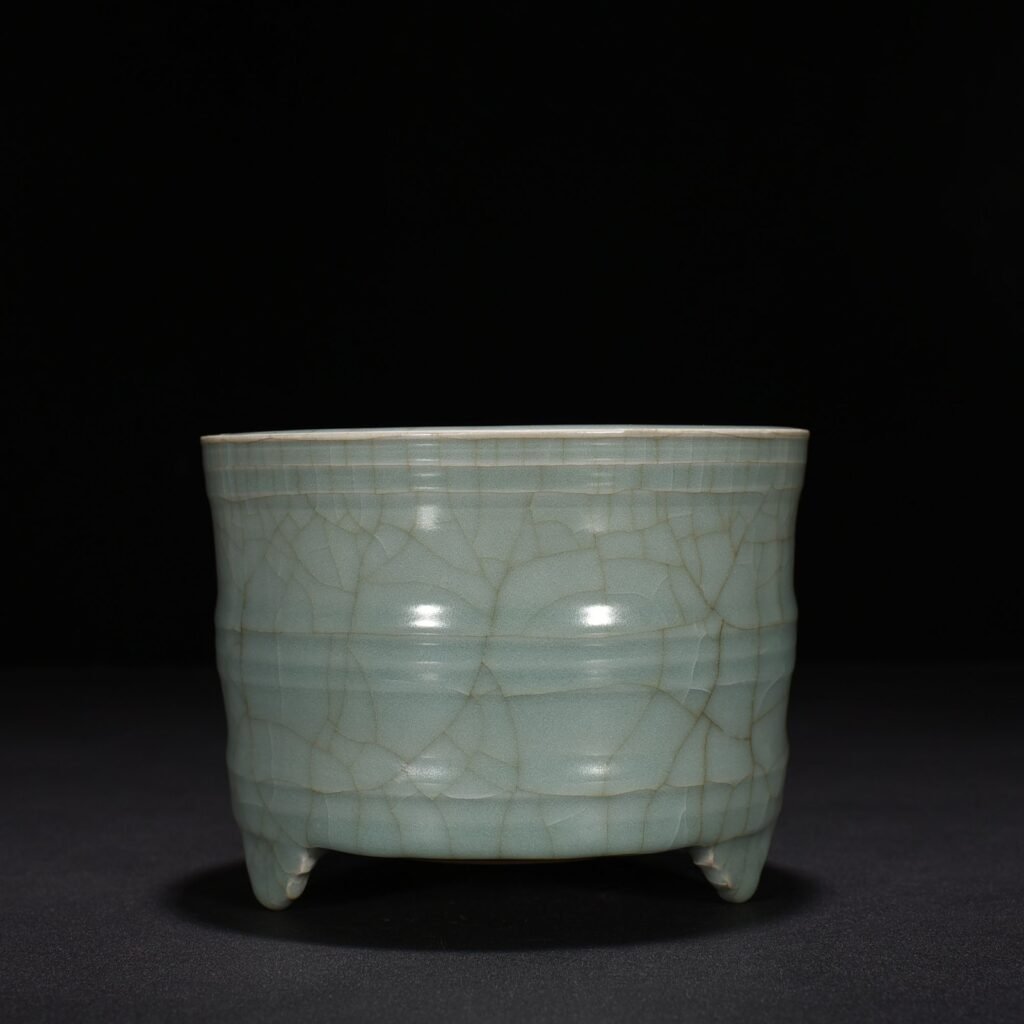Song Dynasty Longquan kiln pink celadon glaze dazzling pattern