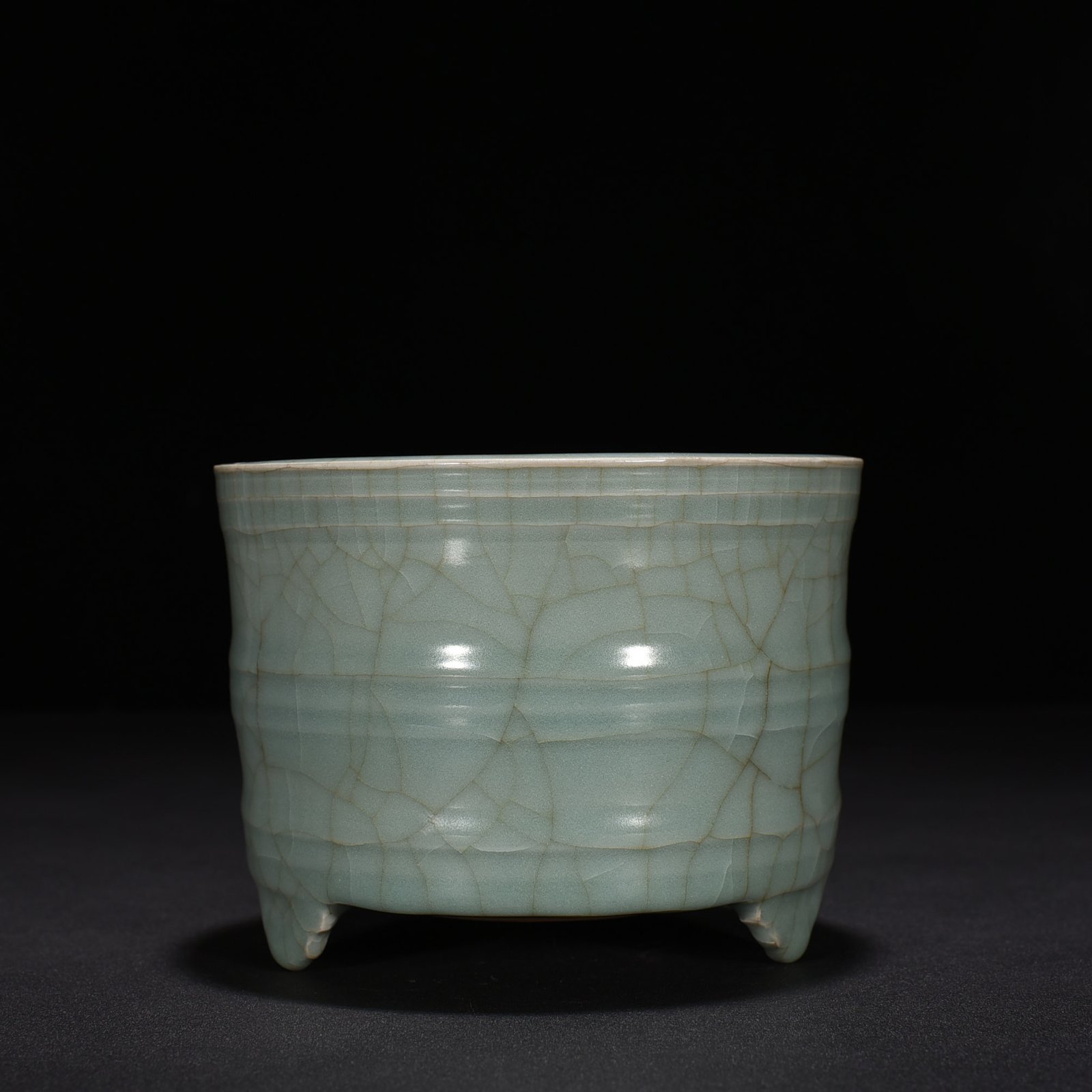 Song Dynasty Longquan kiln pink celadon glaze dazzling pattern