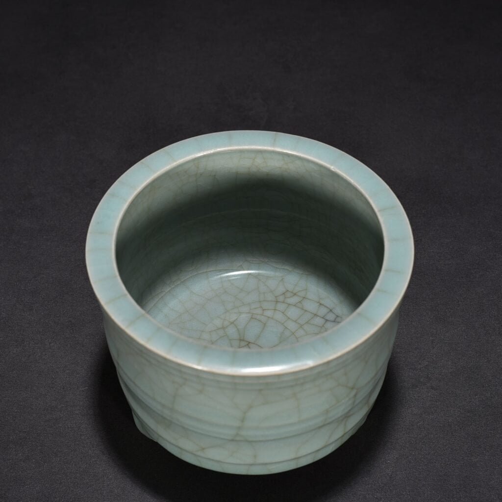 Song Dynasty Longquan kiln pink celadon glaze dazzling pattern