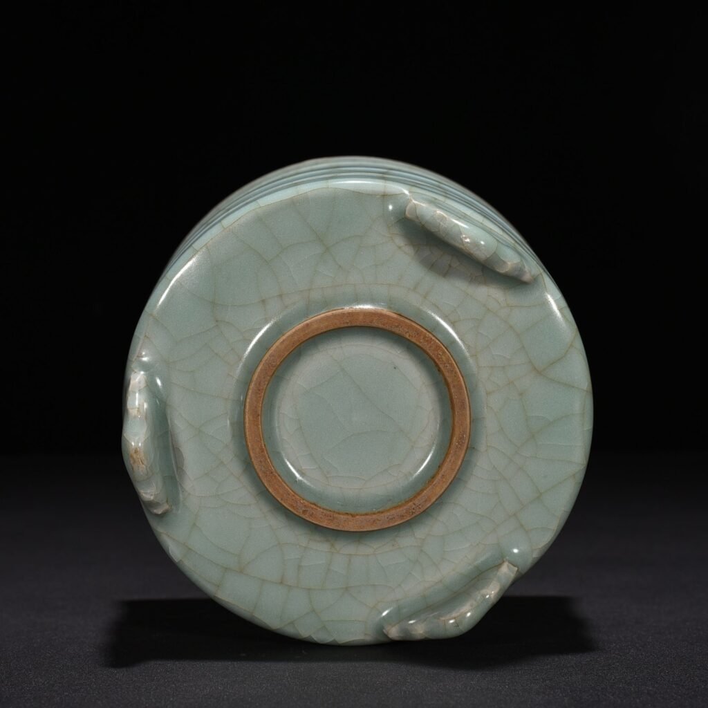 Song Dynasty Longquan kiln pink celadon glaze dazzling pattern