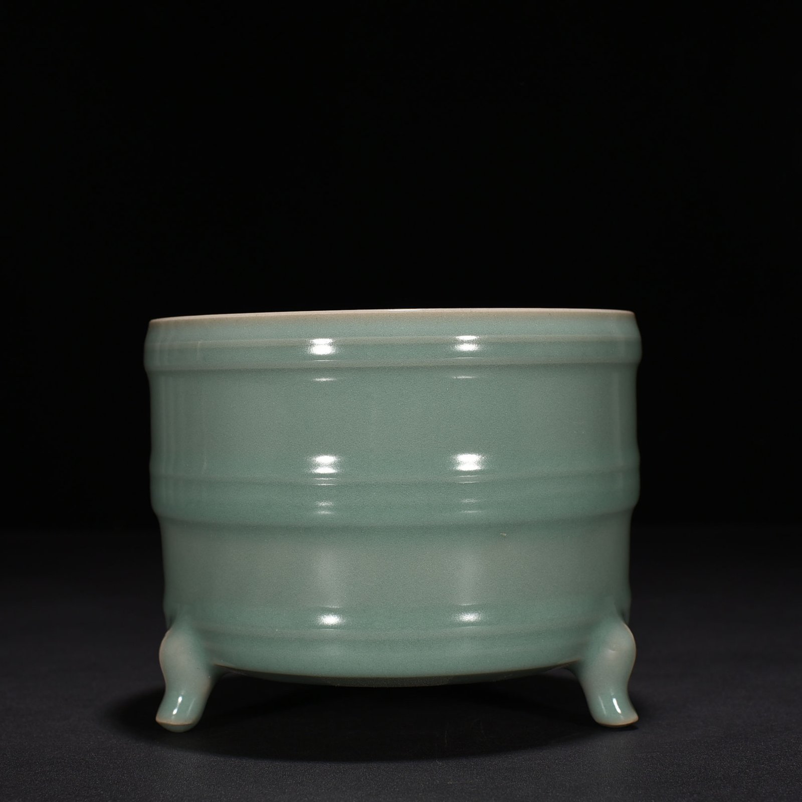 Song Dynasty Longquan kiln pink celadon glaze dazzling pattern