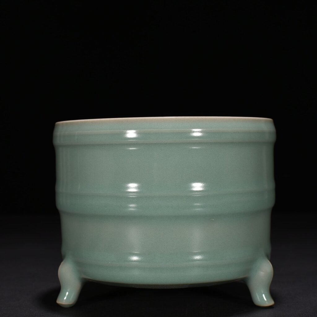 Song Dynasty Longquan kiln pink celadon glaze dazzling pattern
