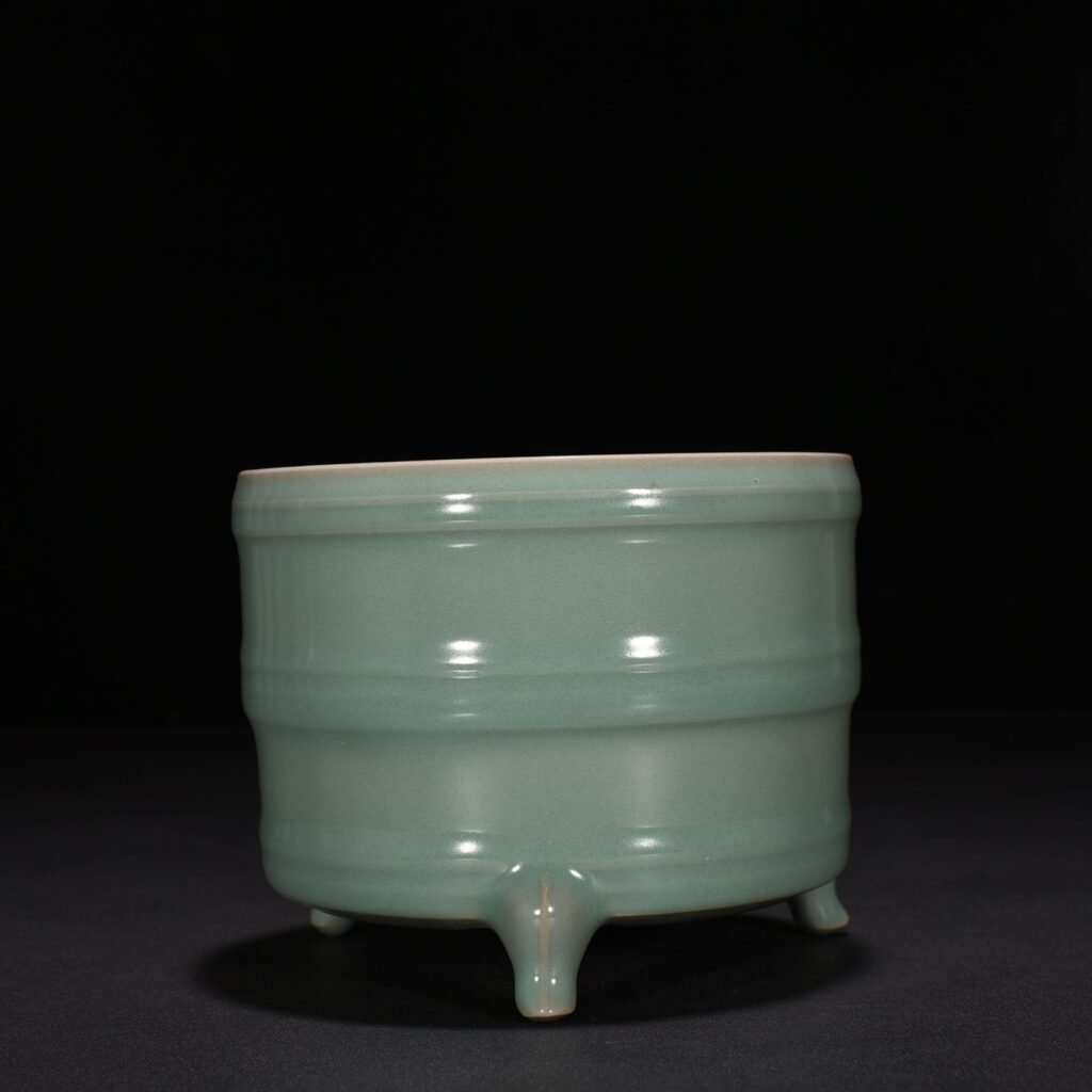 Song Dynasty Longquan kiln pink celadon glaze dazzling pattern