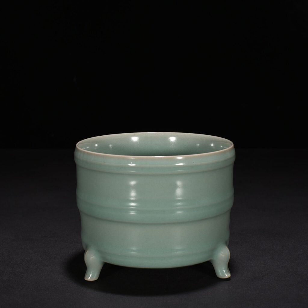 Song Dynasty Longquan kiln pink celadon glaze dazzling pattern