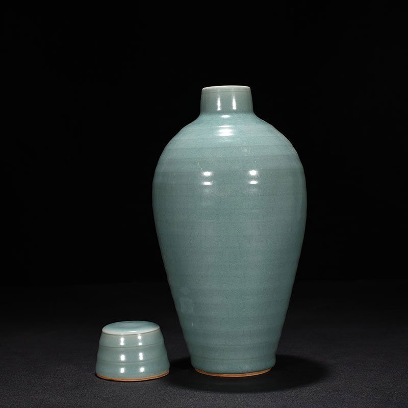 Song Dynasty Longquan kiln pink celadon glaze plum vase with dazzling pattern