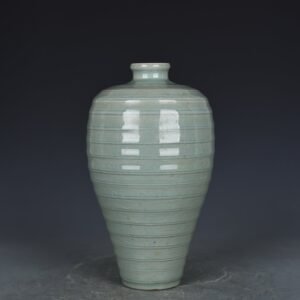 Song Dynasty Longquan kiln pink celadon glaze dazzling pattern plum vase