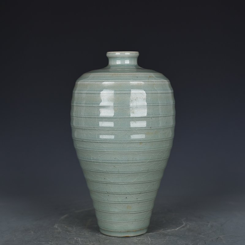 Song Dynasty Longquan kiln pink celadon glaze dazzling pattern plum vase