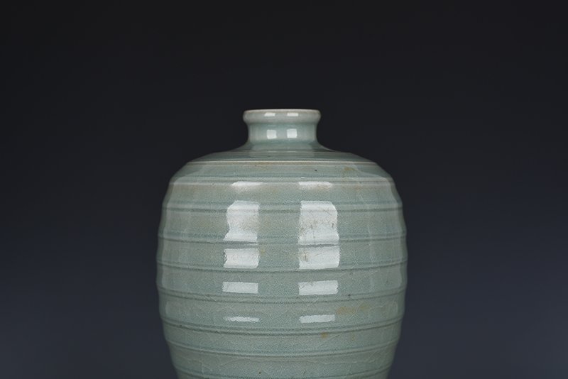 Song Dynasty Longquan kiln pink celadon glaze dazzling pattern plum vase