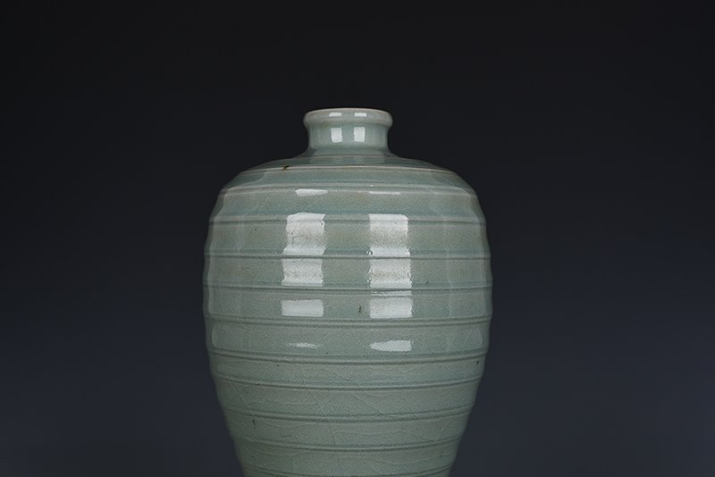 Song Dynasty Longquan kiln pink celadon glaze dazzling pattern plum vase