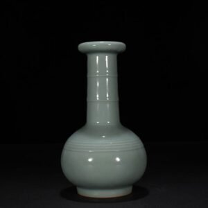 Song Dynasty Longquan kiln pink celadon glaze plate mouth bottle