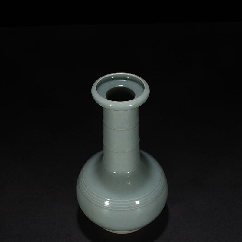 Song Dynasty Longquan kiln pink celadon glaze plate mouth bottle