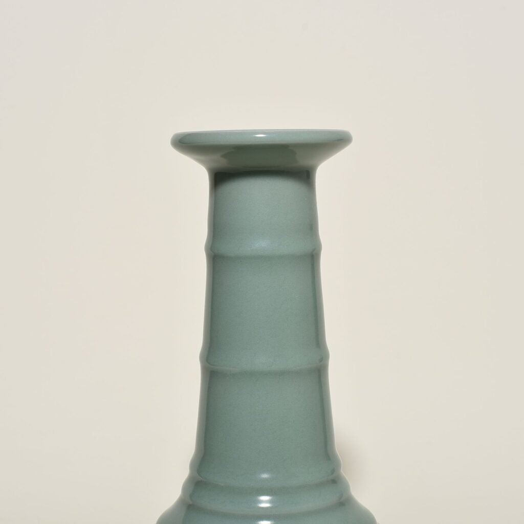 Song Dynasty Longquan kiln pink celadon glaze dazzling pattern plate mouth vase engraved with imperial inscription