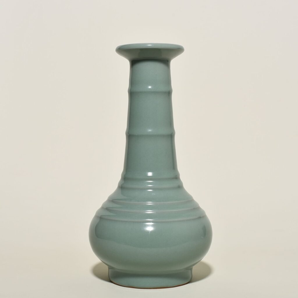Song Dynasty Longquan kiln pink celadon glaze dazzling pattern plate mouth vase engraved with imperial inscription