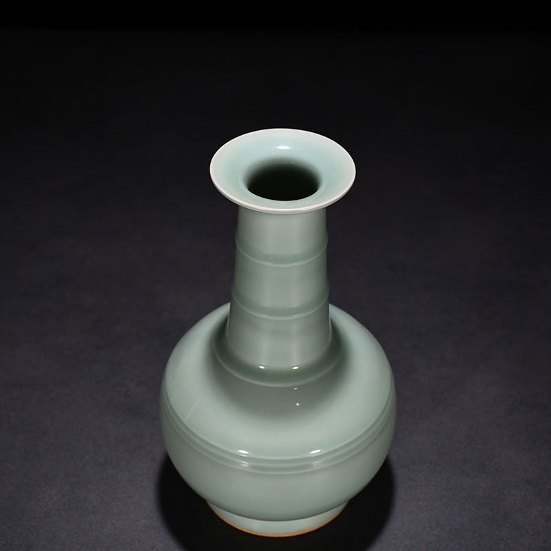 Song Dynasty Longquan kiln pink celadon glaze dazzling pattern threaded vase