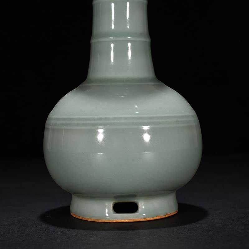 Song Dynasty Longquan kiln pink celadon glaze dazzling pattern threaded vase
