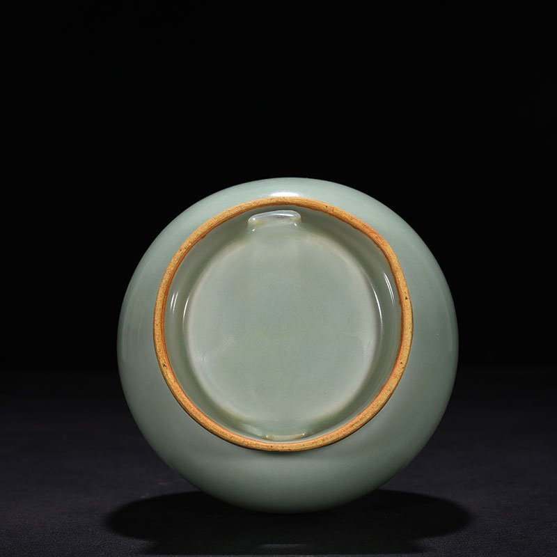 Song Dynasty Longquan kiln pink celadon glaze dazzling pattern threaded vase