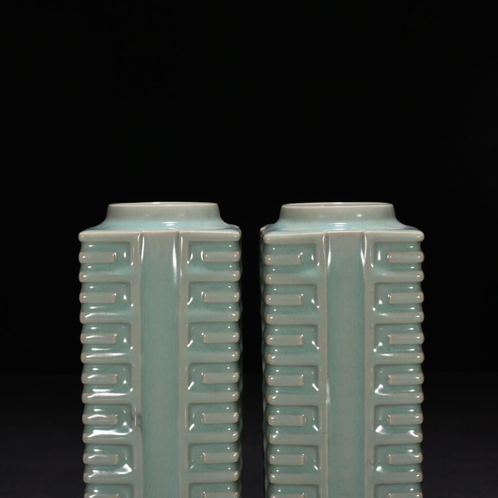 Song Dynasty Longquan kiln pink celadon glaze Cong style vase