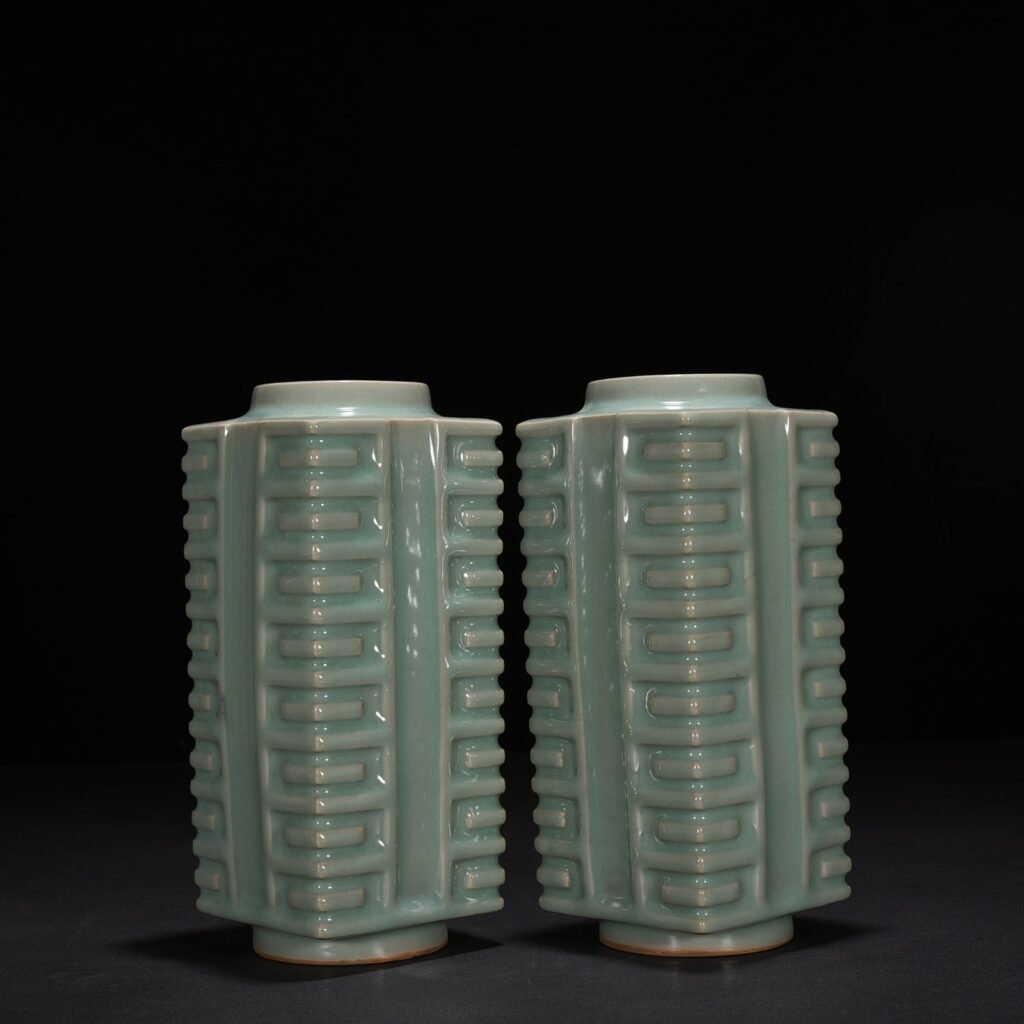 Song Dynasty Longquan kiln pink celadon glaze Cong style vase
