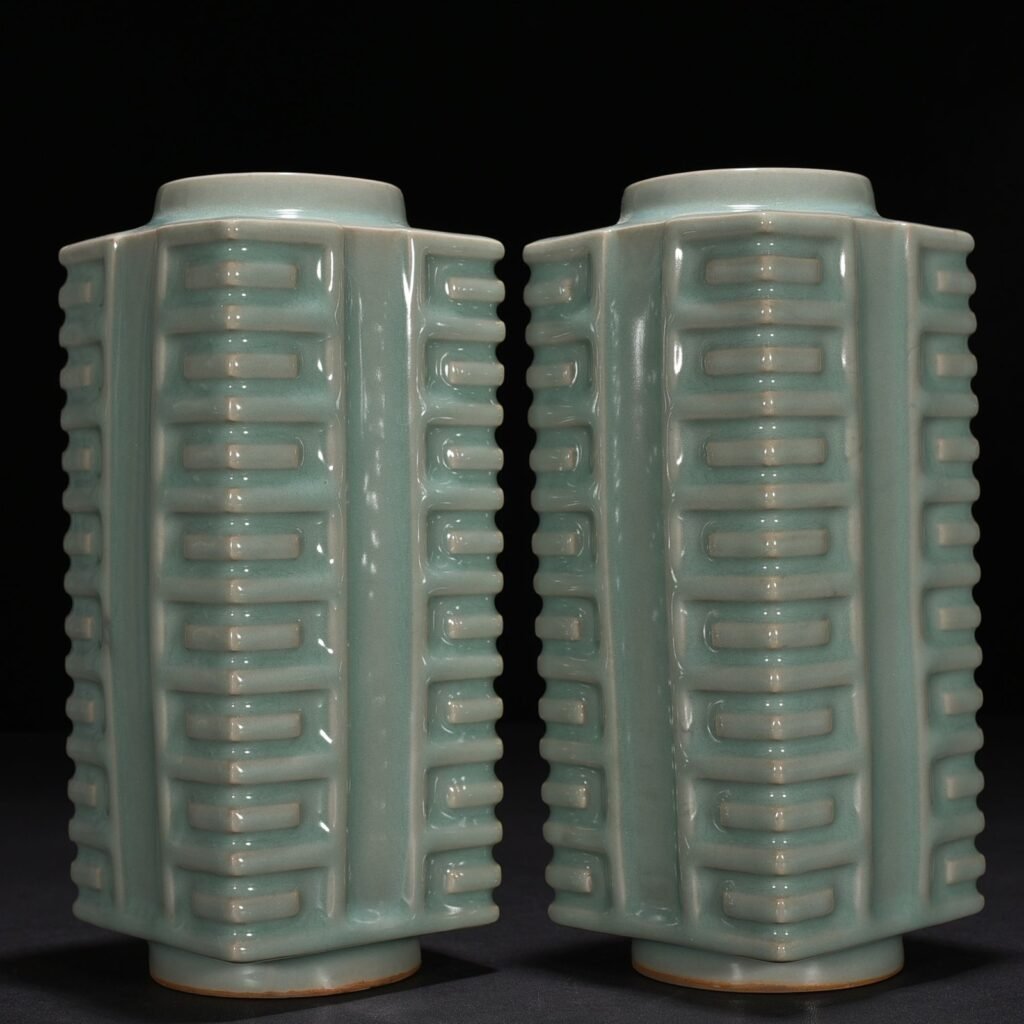 Song Dynasty Longquan kiln pink celadon glaze Cong style vase