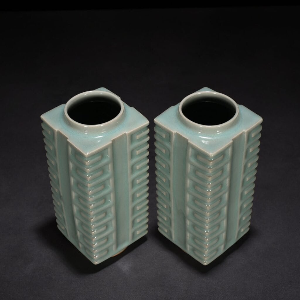 Song Dynasty Longquan kiln pink celadon glaze Cong style vase