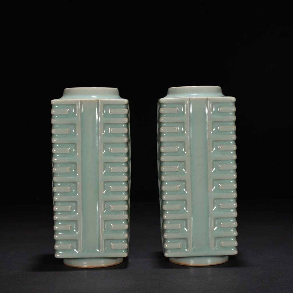 Song Dynasty Longquan kiln pink celadon glaze Cong style vase