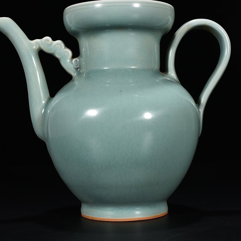 Song Dynasty Longquan kiln pink celadon glaze pot with plate mouth