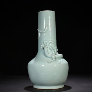 Song Dynasty Longquan kiln pink celadon glaze Panlong vase