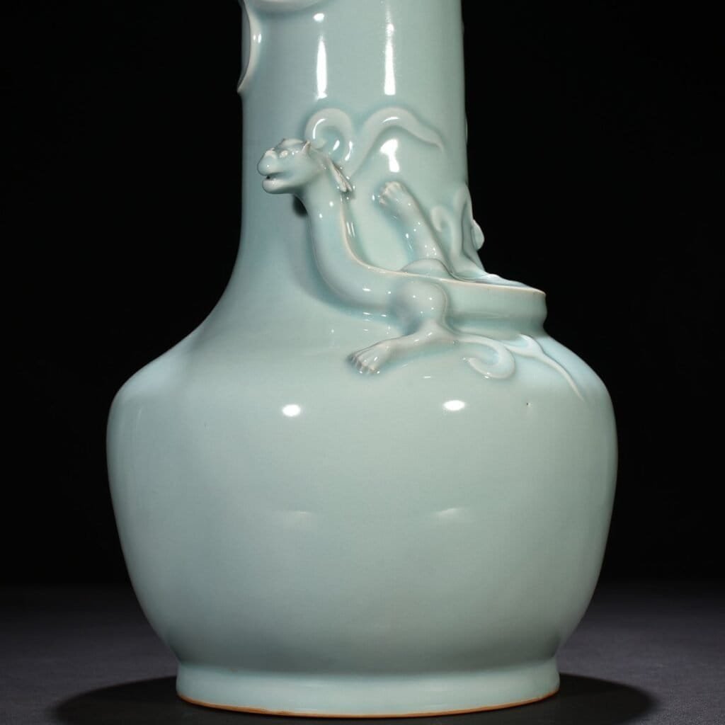 Song Dynasty Longquan kiln pink celadon glaze Panlong vase