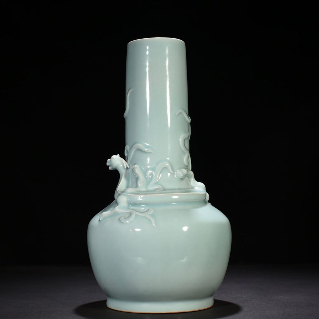 Song Dynasty Longquan kiln pink celadon glaze Panlong vase