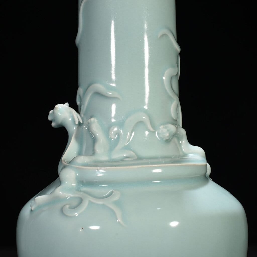 Song Dynasty Longquan kiln pink celadon glaze Panlong vase