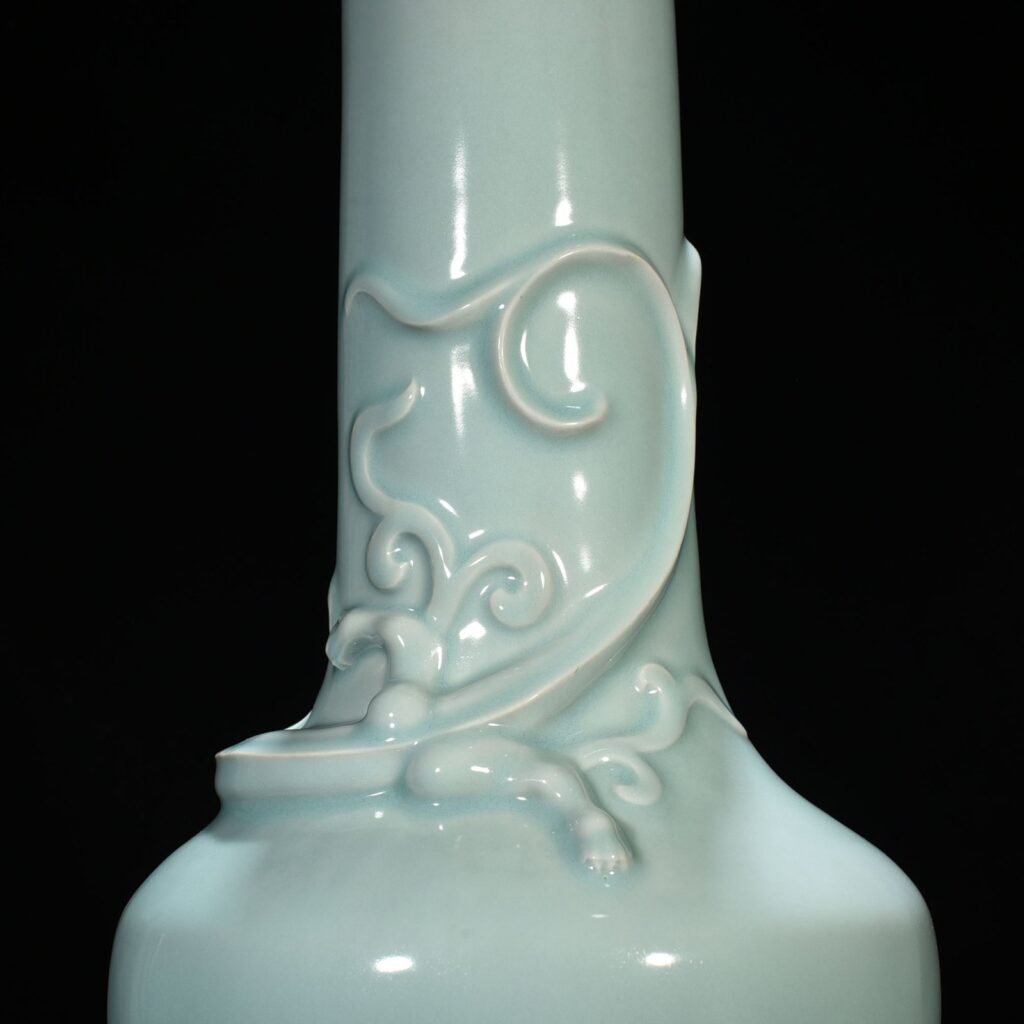 Song Dynasty Longquan kiln pink celadon glaze Panlong vase
