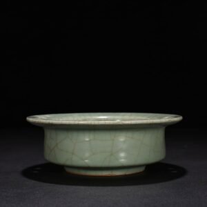 Song Dynasty Longquan kiln pink celadon glaze with folded edge and was