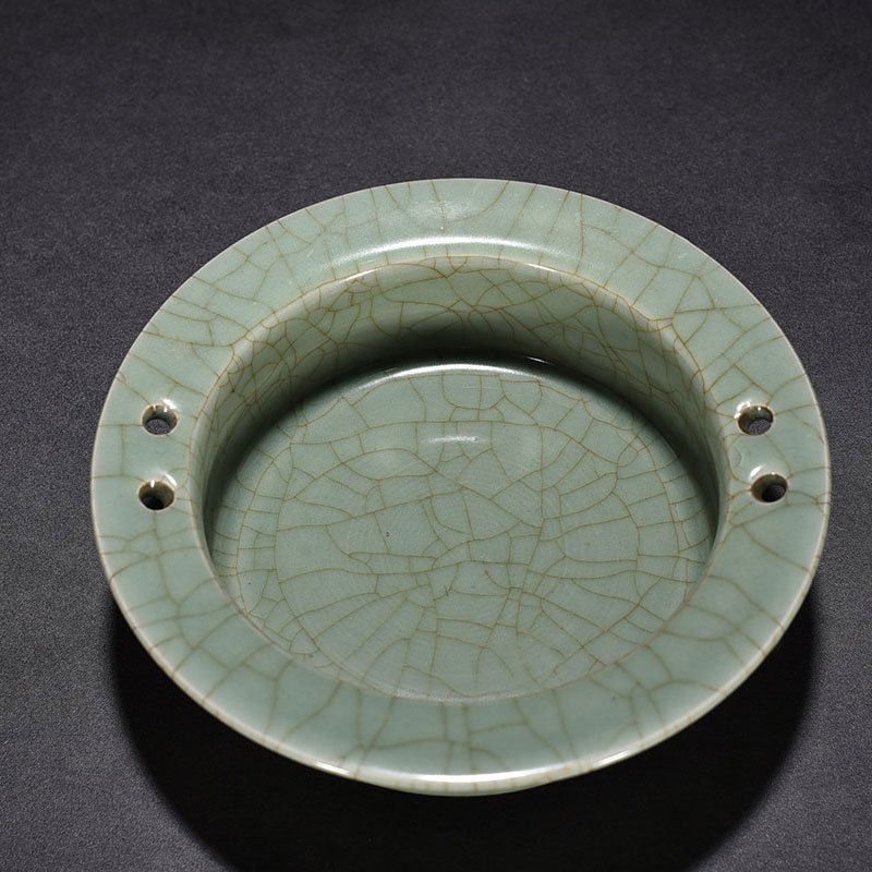 Song Dynasty Longquan kiln pink celadon glaze with folded edge and was