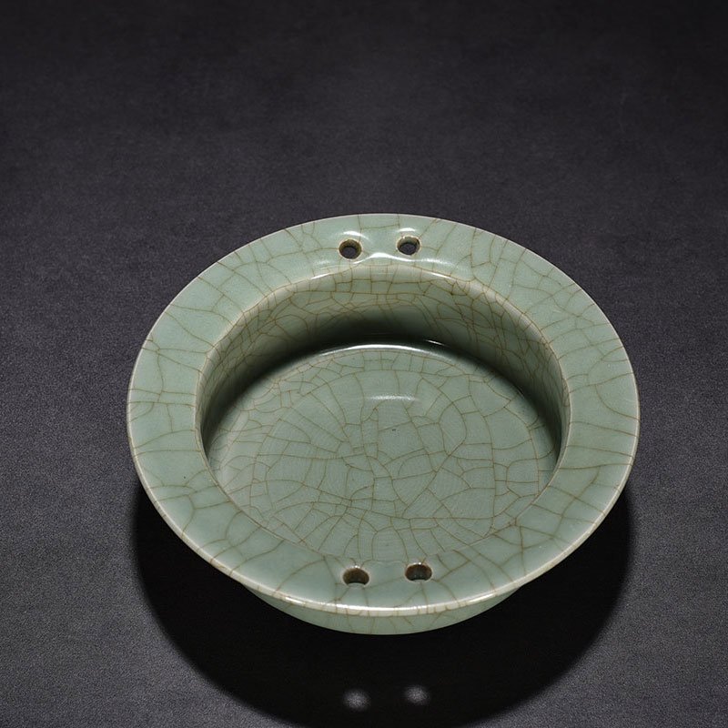 Song Dynasty Longquan kiln pink celadon glaze with folded edge and was