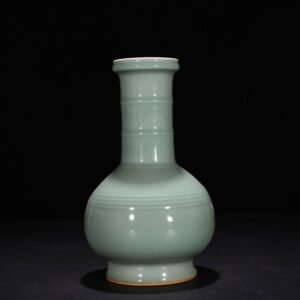 Song Dynasty Longquan kiln pink celadon glaze plate bottle with dazzling pattern
