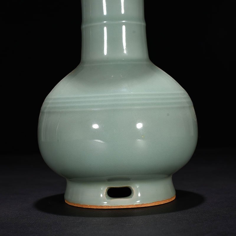 Song Dynasty Longquan kiln pink celadon glaze plate bottle with dazzling pattern