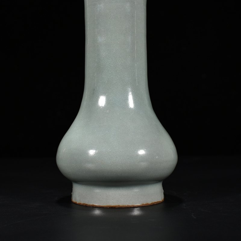 Song Dynasty Longquan kiln pink celadon glaze vase