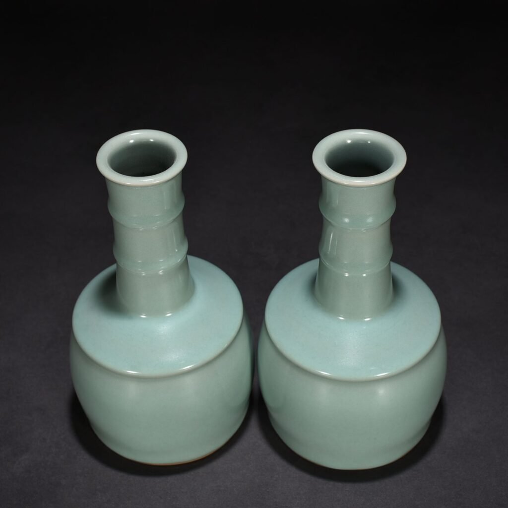 Song Dynasty Longquan kiln pink celadon glaze paper mallet bottle