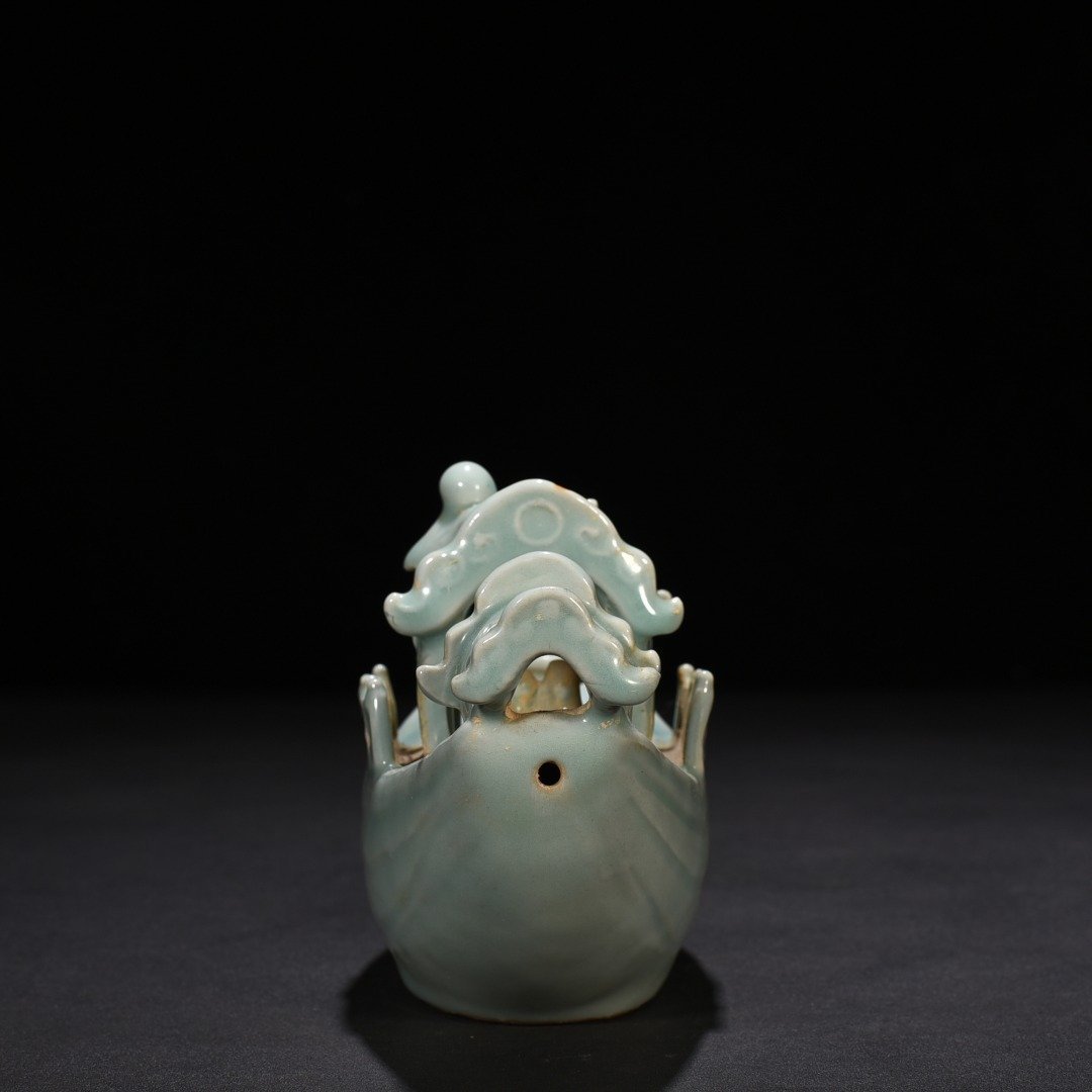 Song Dynasty Longquan kiln pink celadon glaze boat-shaped water drop inkstone