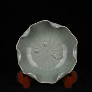 Song Dynasty Longquan kiln pink green glaze lotus leaf wash