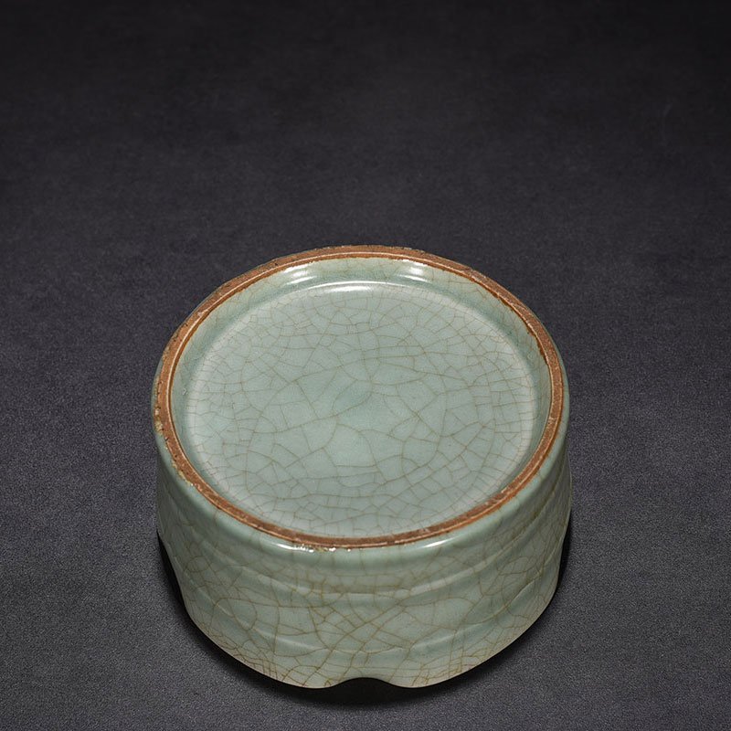 Song Dynasty Longquan kiln pink celadon glaze sunflower wash