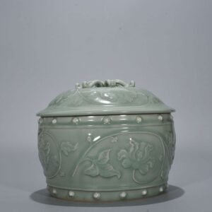 Song Dynasty Longquan kiln pink celadon glaze and plastic wrapped peony pattern lid jar