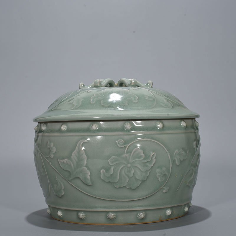 Song Dynasty Longquan kiln pink celadon glaze and plastic wrapped peony pattern lid jar
