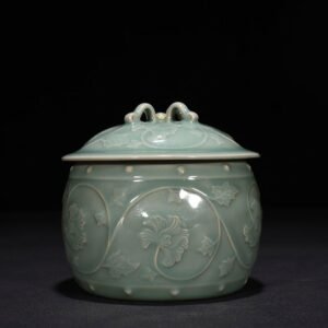 Song Dynasty Longquan kiln pink celadon glazed plastic wrapped peony pattern lid jar