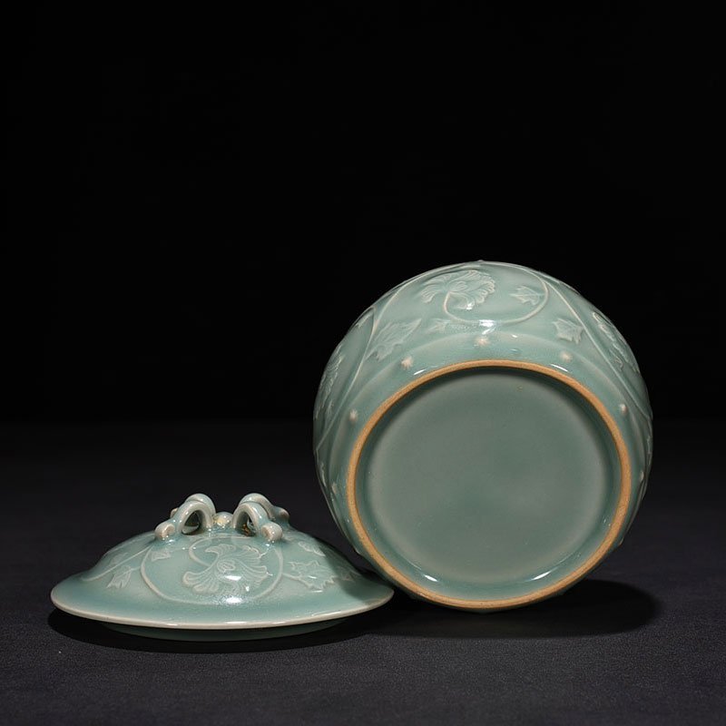 Song Dynasty Longquan kiln pink celadon glazed plastic wrapped peony pattern lid jar