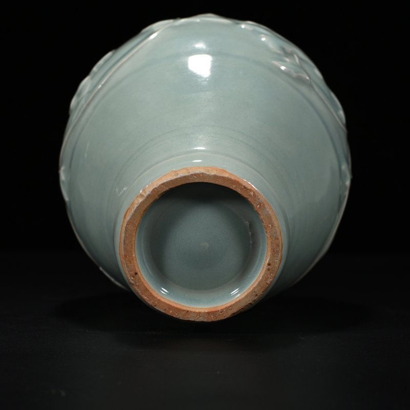 Song Dynasty Longquan kiln pink celadon glaze laminated flower pattern four-series bottle
